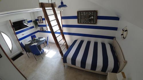 blue_marine_apartment_11