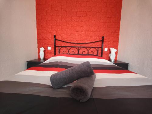 Glamour Red Apartment
