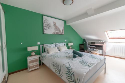trendy-green-apartment-004
