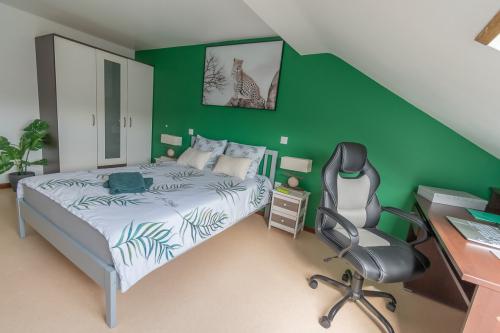 trendy-green-apartment-013